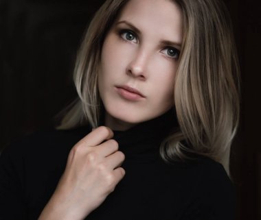 Güzel bir kadının portresi.