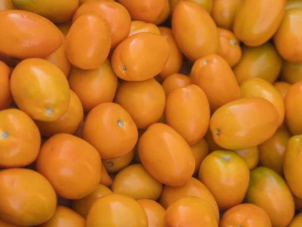 Bir süpermarkette - domates sebze. — Stok fotoğraf