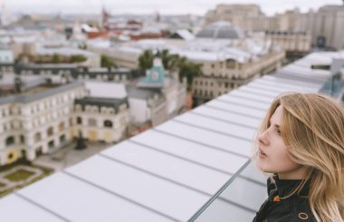 Genç bir kadının portresi.