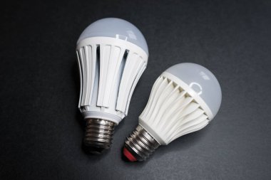 Bir kara günü iki led lamba.