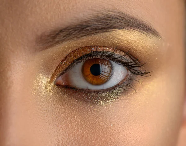 Piękne kobiece oko. — Zdjęcie stockowe