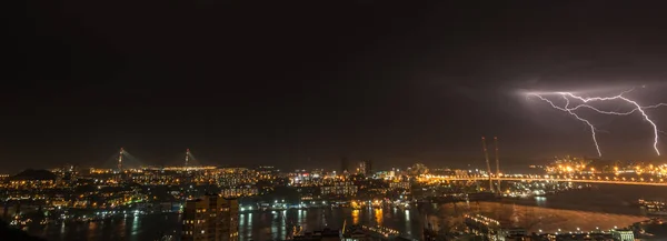 Tempesta sulla città . — Foto Stock