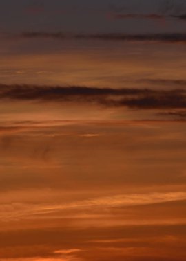 Dramatik gün batımı gökyüzü.