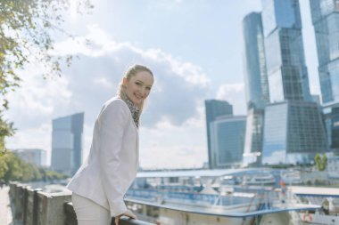 Genç bir kadının portresi.