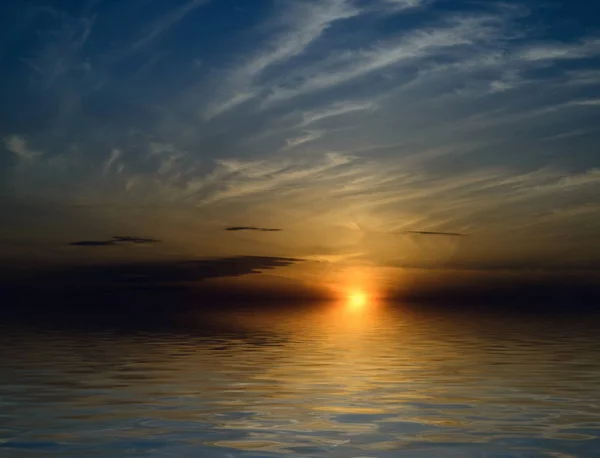 雲と海と夕日. — ストック写真