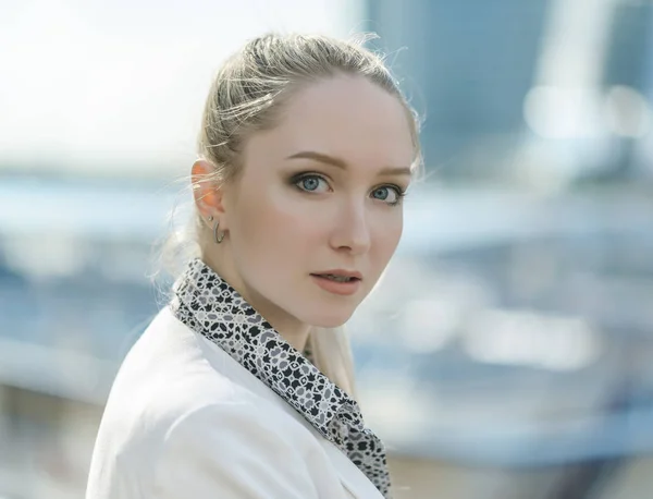 Retrato de mujer joven. — Foto de Stock