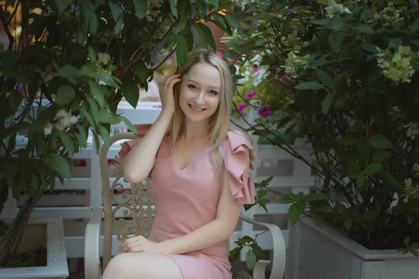 Hermosa joven mujer. — Foto de Stock