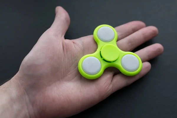 Fidget spinner - jouet de soulagement de l'anxiété . — Photo