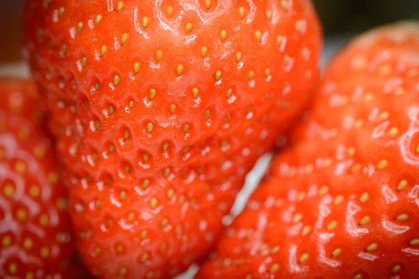 Natural Looking Fresh Red Strawberry Macro Shallow Depth Field — Stock Photo, Image