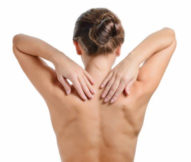 Arkadan çekilmiş bir kadın resmi..