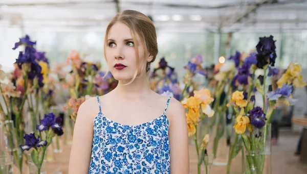 Portrait Beautiful Young Woman Flowers — Stock Photo, Image