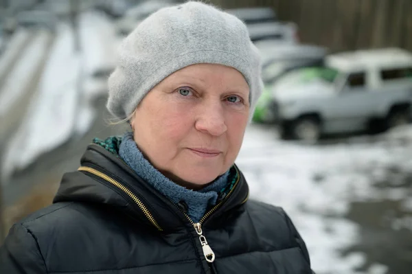 Retrato Invierno Una Hermosa Anciana — Foto de Stock