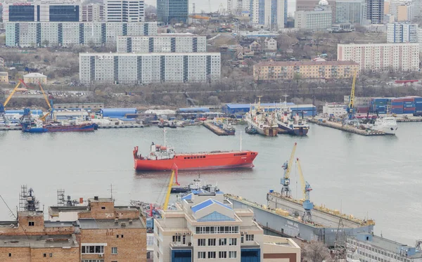 Vladivostok Russia April 2020 Cargo Ship Sailing Zolotoy Rog Bay — Stock Photo, Image