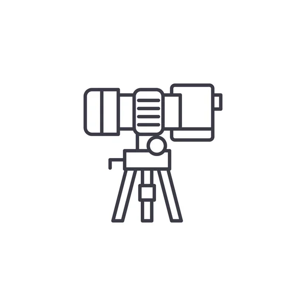 Kameran på stativ linjär ikon konceptet. Kameran på stativ linje vector tecken, symbolen, illustration. — Stock vektor