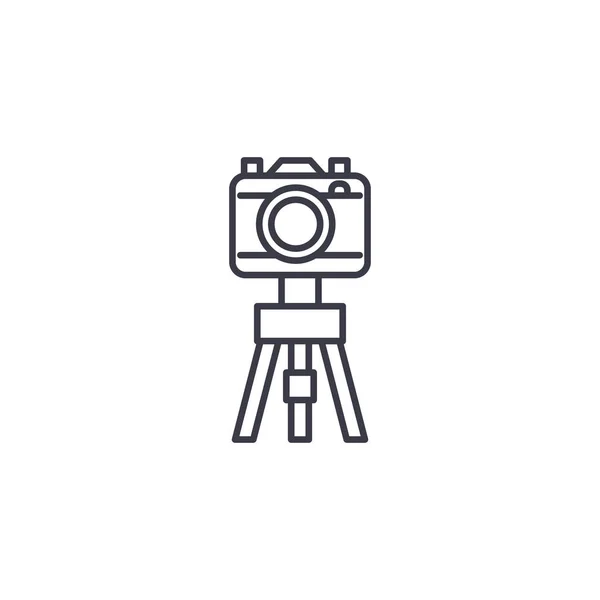 Camera with the tripod linear icon concept. Camera with the tripod line vector sign, symbol, illustration. — Stock Vector