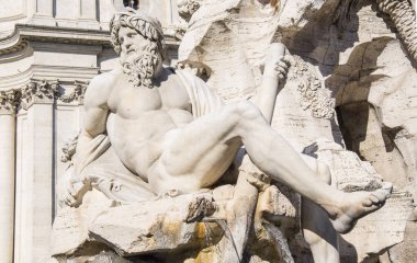 Çeşmeler ve Roma İtalya Piazza Navona heykelleri 