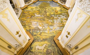 Anacapri, İtalya - 3 Ekim 2016: Chiesa San Michele kilise oluşturma hikayesi gösteren onun ünlü kiremitli kat ile.