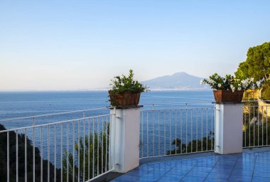 Vezüv Yanardağı Sorrento İtalya Resort balkonundan görünümünü