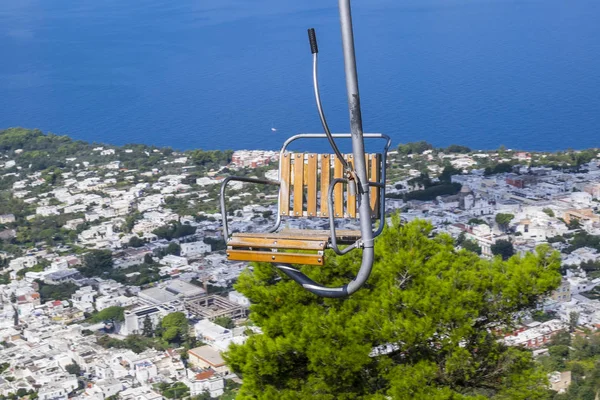 Chairlift Up to Mount Solaro i Anacapri Italia – stockfoto