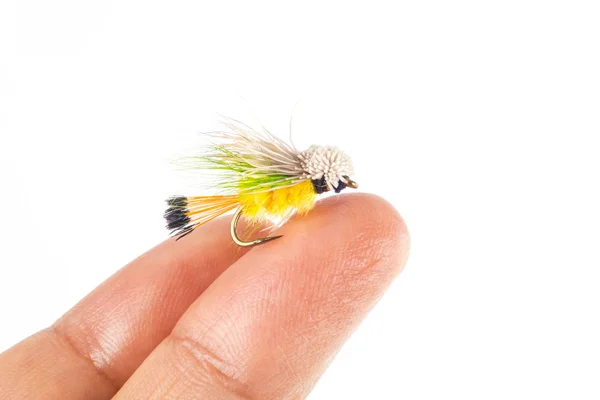 Parmağında minik Balıkçılık Fly ipucu üzerinde izole beyaz — Stok fotoğraf