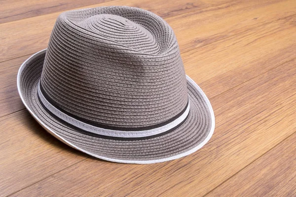 Чоловіча стильна солом'яна шапка — стокове фото