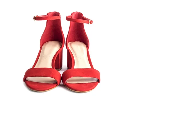Vrouwen rood Suede lederen sandalen — Stockfoto