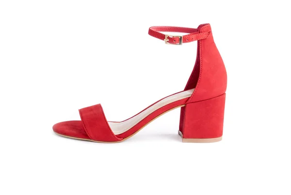 Sandálias de couro de camurça vermelha das mulheres — Fotografia de Stock