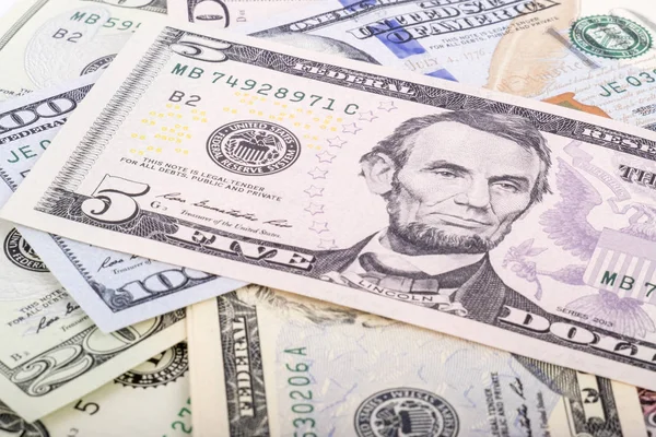 US dollár számlák a különböző címletű — Stock Fotó