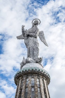 Bakan ve Quito şehir koruma kanatlı Virgin