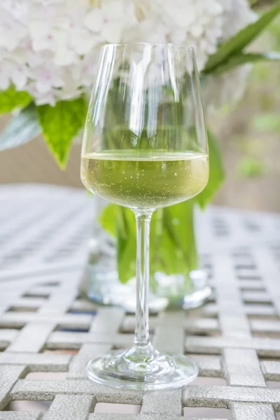 Glass of White on Garden Table — Stock Photo, Image