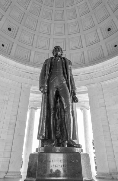 Мемориал Томаса Джефферсона, бронзовая статуя бывшего президента
