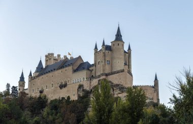 Bir tepenin üzerinde perched Segovia Kalesi