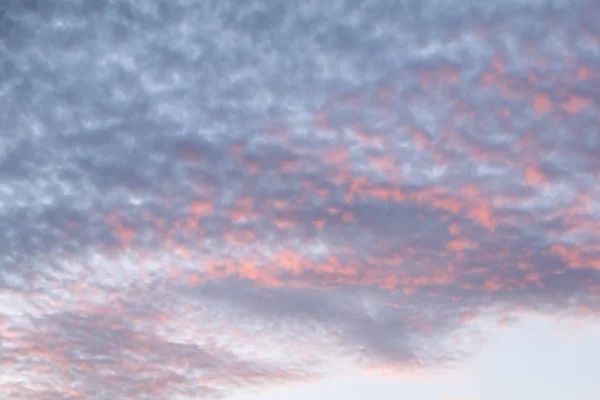日出时五颜六色的云彩 — 图库照片