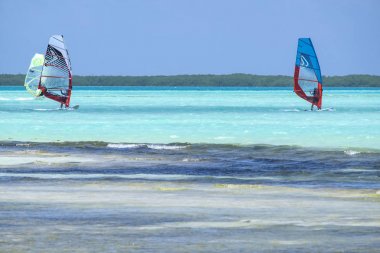Bonaire, Güney Karayipler - 12 Nisan 2018: Bonaire, Güney Karayipler Sorobon Beach Rüzgar Sörfü