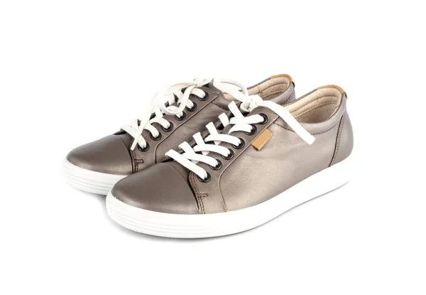 Shinny Brown Δερμάτινα Sneakers Λευκό Κορδόνι Απομονώνονται Λευκό — Φωτογραφία Αρχείου