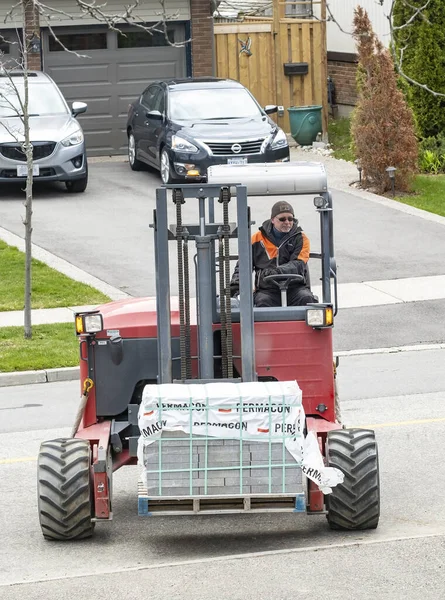 Toronto Canada April 2020 Workman Driving Red Forklift Move Pile — Stock Photo, Image