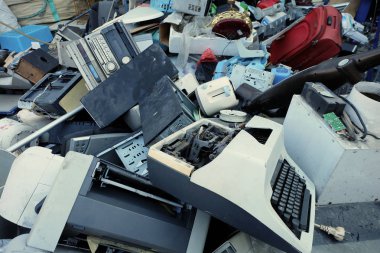 Elektronik atık yığını, Anakart bilgisayar ve işlemci mikroçipleri elektronik ekipman, Baskılı Devre Kartı, E-atık çevre kavramları ile ilgili bir sorun yeniden kullanılmalı ve geri dönüşüm