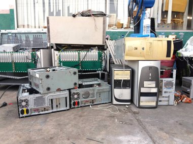 Elektronik atık yığını, Anakart bilgisayar ve işlemci mikroçipleri elektronik ekipman, Baskılı Devre Kartı, E-atık çevre kavramları ile ilgili bir sorun yeniden kullanılmalı ve geri dönüşüm