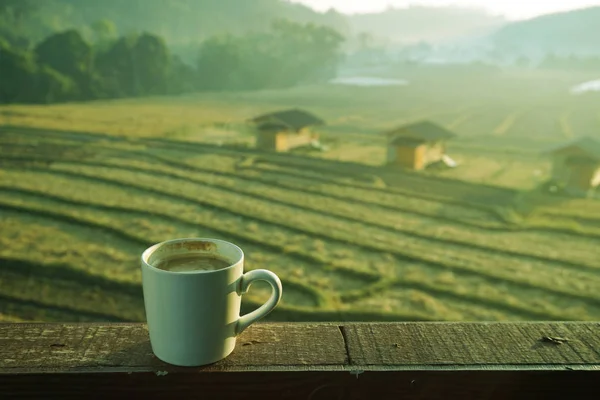 Café Caliente Con Humo Taza Blanca Pisos Madera Campos Arroz —  Fotos de Stock