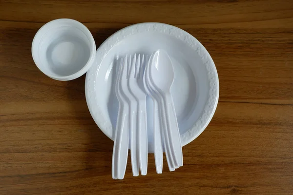 Disposable plastic products plates and spoons and plastic cups, Food container that is harmful to the environment