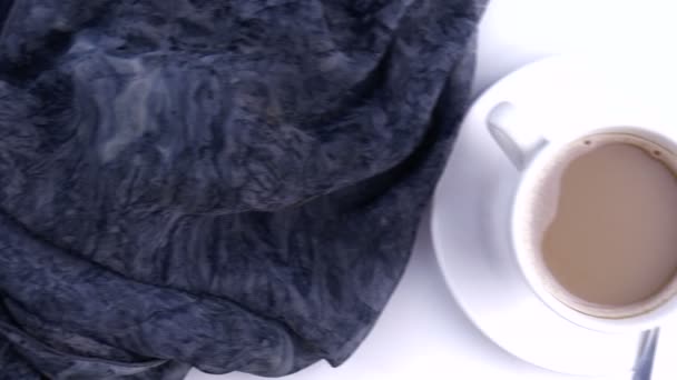 Kopje Koffie Close Koffiebonen Slow Motion Schot Beelden — Stockvideo