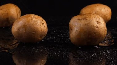 Organik patatesten lezzetli cips animasyonuna