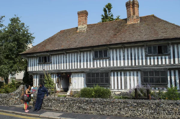 MARGATE, UK-AUGUST 27: View of The Tudor House one of Margate's oldest buildings, from the sixteenth century. Visitors enjoy the restored, timbered medieval house. August 27, 2016 Margate Kent UK — Stock Photo, Image