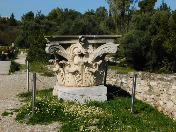 Março 2019 Atenas Grécia Uma Coluna Ordem Coríntia Capital Ágora — Fotografia de Stock