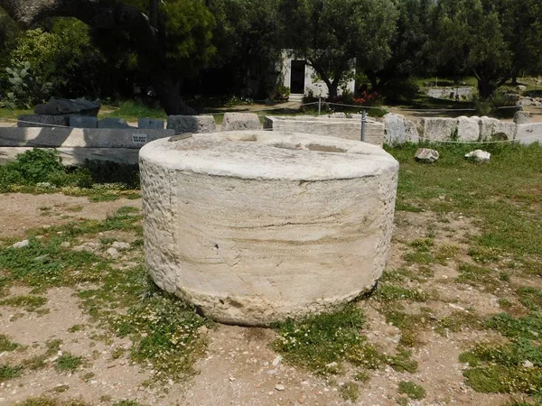 Pedestal Mármol Una Estatua Emperadores Romanos Cerca Del Templo Zeus —  Fotos de Stock