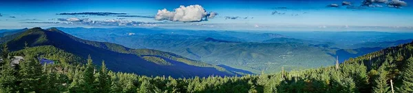 Vistas panorámicas del paisaje en el bosque nacional de Isgah — Foto de Stock