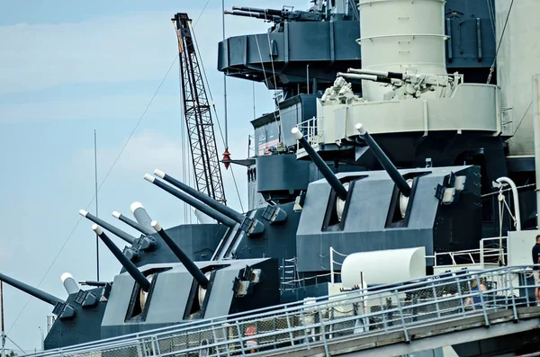 Savaş hazır topçu savaş gemisinin closeup ayrıntıları — Stok fotoğraf