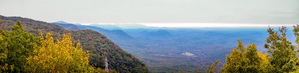 Vista paisagem na montanha de cedro com vista — Fotografia de Stock
