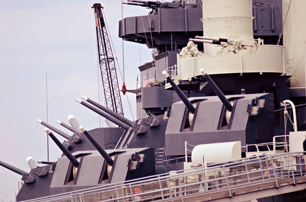 Close-up details van oorlog klaar artillerie slagschip — Stockfoto