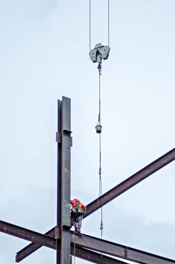 bitti bina inşaat işçisi